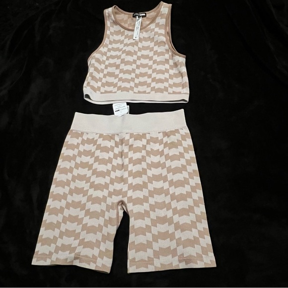 Fashion Nova Seamless Biker Short Set – Beige Checkered, Size M (NWT) - Picture 4 of 15